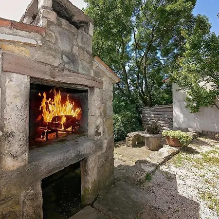 Casa Mikales
