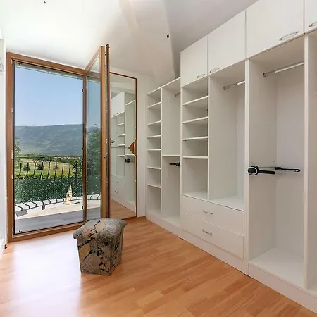 Casa Mikales Kršan