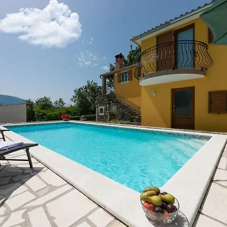 Casa Mikales Casa de Férias