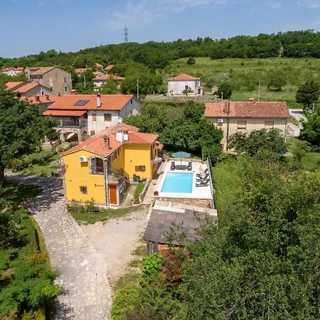Сasa de vacaciones Casa Mikales Kršan